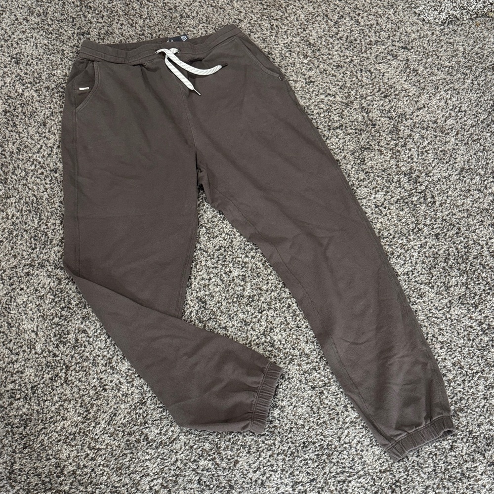 Vuori brand women’s traditional joggers, small
